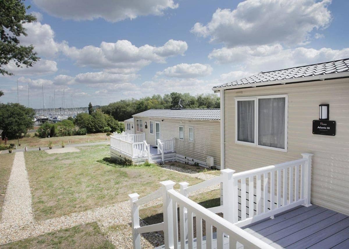 Mercury Yacht Harbour And Holiday Park Lower Swanwick Dış mekan fotoğraf